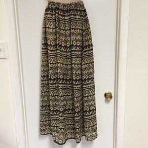 Francesca’s maxi boho skirt ✨